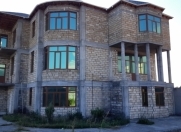 Satılır 11 otaqlı 530 m2 villa Balakən