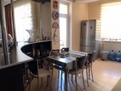 Satılır 4 otaqlı 180 m2 yeni tikili Elmlər Akademiyası m.