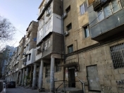 Satılır 1 otaqlı 32 m2 köhnə tikili Yasamal r.