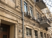 Satılır 10 otaqlı 800 m2 köhnə tikili Sahil m.