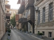 Satılır 3 otaqlı 130 m2 köhnə tikili Səbail r.