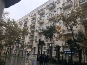 Satılır 2 otaqlı 75 m2 köhnə tikili Sahil m.