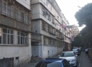 İcarəyə verilir 3 otaqlı 100 m2 köhnə tikili Heydər Əliyev Mərkəzi