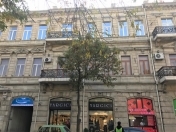 Satılır 4 otaqlı 220 m2 köhnə tikili Sahil m.