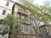 Satılır 2 otaqlı 65 m2 köhnə tikili Elmlər Akademiyası m.