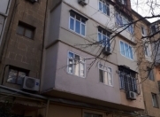 Satılır 3 otaqlı 70 m2 köhnə tikili Qara Qarayev m.