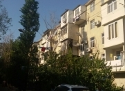 Satılır 2 otaqlı 55 m2 köhnə tikili Elmlər Akademiyası m.