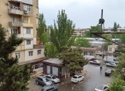 Satılır 3 otaqlı 80 m2 köhnə tikili Neapol dairəsi