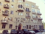 İcarəyə verilir 4 otaqlı 140 m2 köhnə tikili Azneft meydanı