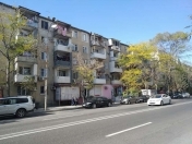 Satılır 2 otaqlı 45 m2 köhnə tikili Elmlər Akademiyası m.