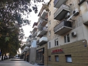 Satılır 2 otaqlı 42 m2 köhnə tikili Elmlər Akademiyası m.