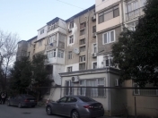 Satılır 2 otaqlı 35 m2 köhnə tikili Elmlər Akademiyası m.