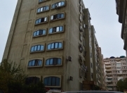 İcarəyə verilir 3 otaqlı 90 m2 köhnə tikili Heydər Əliyev Mərkəzi