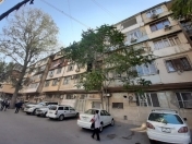 Satılır 3 otaqlı 100 m2 köhnə tikili Ayna Sultanova heykəli