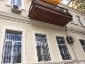 Satılır 10 otaqlı 200 m2 köhnə tikili Axundov bağı