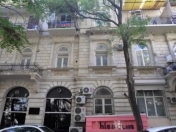 Satılır 3 otaqlı 70 m2 köhnə tikili Memar Əcəmi m.