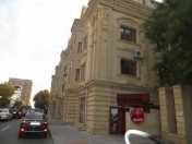 İcarəyə verilir 3 otaqlı 100 m2 köhnə tikili İçəri Şəhər m.