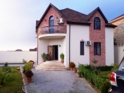 Satılır 4 otaqlı 240 m2 bağ evi Mərdəkan
