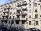 Satılır 3 otaqlı 100 m2 köhnə tikili Azneft meydanı