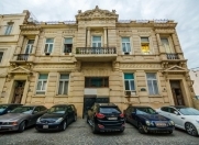İcarəyə verilir 2 otaqlı 70 m2 köhnə tikili Sahil m.