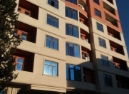 Satılır 2 otaqlı 76 m2 yeni tikili Memar Əcəmi m.