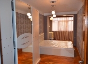 İcarəyə verilir 2 otaqlı 65 m2 köhnə tikili Elmlər Akademiyası m.