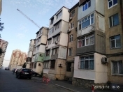 Satılır 2 otaqlı 45 m2 köhnə tikili Dövlət Statistika Komitəsi