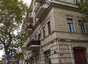 İcarəyə verilir 2 otaqlı 70 m2 köhnə tikili Nizami kinoteatrı