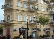 Satılır 6 otaqlı 220 m2 köhnə tikili Sahil m.