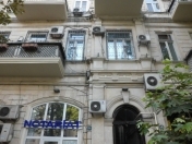 Satılır 4 otaqlı 118 m2 köhnə tikili Sahil m.