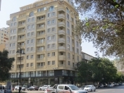 Satılır 3 otaqlı 130 m2 yeni tikili Elmlər Akademiyası m.