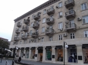 İcarəyə verilir 2 otaqlı 60 m2 köhnə tikili Nizami kinoteatrı