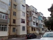 Satılır 4 otaqlı 90 m2 köhnə tikili Elmlər Akademiyası m.