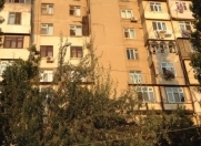 Satılır 4 otaqlı 100 m2 köhnə tikili Y.Günəşli