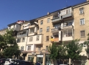 Satılır 2 otaqlı 42 m2 köhnə tikili Elmlər Akademiyası m.