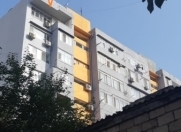 Satılır 2 otaqlı 60 m2 köhnə tikili Gənclik m.
