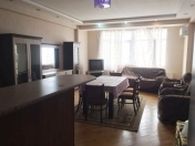 İcarəyə verilir 3 otaqlı 125 m2 yeni tikili Ayna Sultanova heykəli