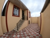 Satılır 100 otaqlı 3 m2 həyət evi Binəqədi