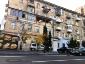 Satılır 2 otaqlı 60 m2 köhnə tikili Elmlər Akademiyası m.