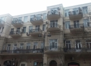 İcarəyə verilir 2 otaqlı 65 m2 köhnə tikili Sahil m.