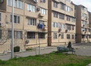 Satılır 2 otaqlı 60 m2 köhnə tikili Memar Əcəmi m.