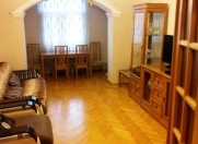 Satılır 2 otaqlı 70 m2 köhnə tikili Elmlər Akademiyası m.