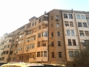 Satılır 3 otaqlı 130 m2 köhnə tikili Nizami m.