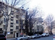 Satılır 3 otaqlı 70 m2 köhnə tikili Elmlər Akademiyası m.