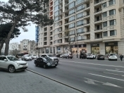 İcarəyə verilir 3 otaqlı 211 m2 obyekt Elmlər Akademiyası m.