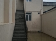İcarəyə verilir 2 otaqlı 70 m2 həyət evi İnşaatçılar m.