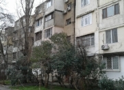 Satılır 2 otaqlı 46 m2 köhnə tikili Elmlər Akademiyası m.