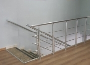 İcarəyə verilir 1 otaqlı 20 m2 ofis İnşaatçılar m.