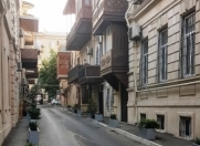 Satılır 3 otaqlı 120 m2 köhnə tikili Səbail r.