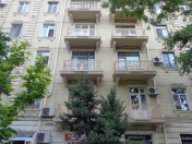 Satılır 2 otaqlı 60 m2 köhnə tikili Memarlıq və İnşaat Universiteti